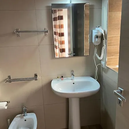 Center Apartment *